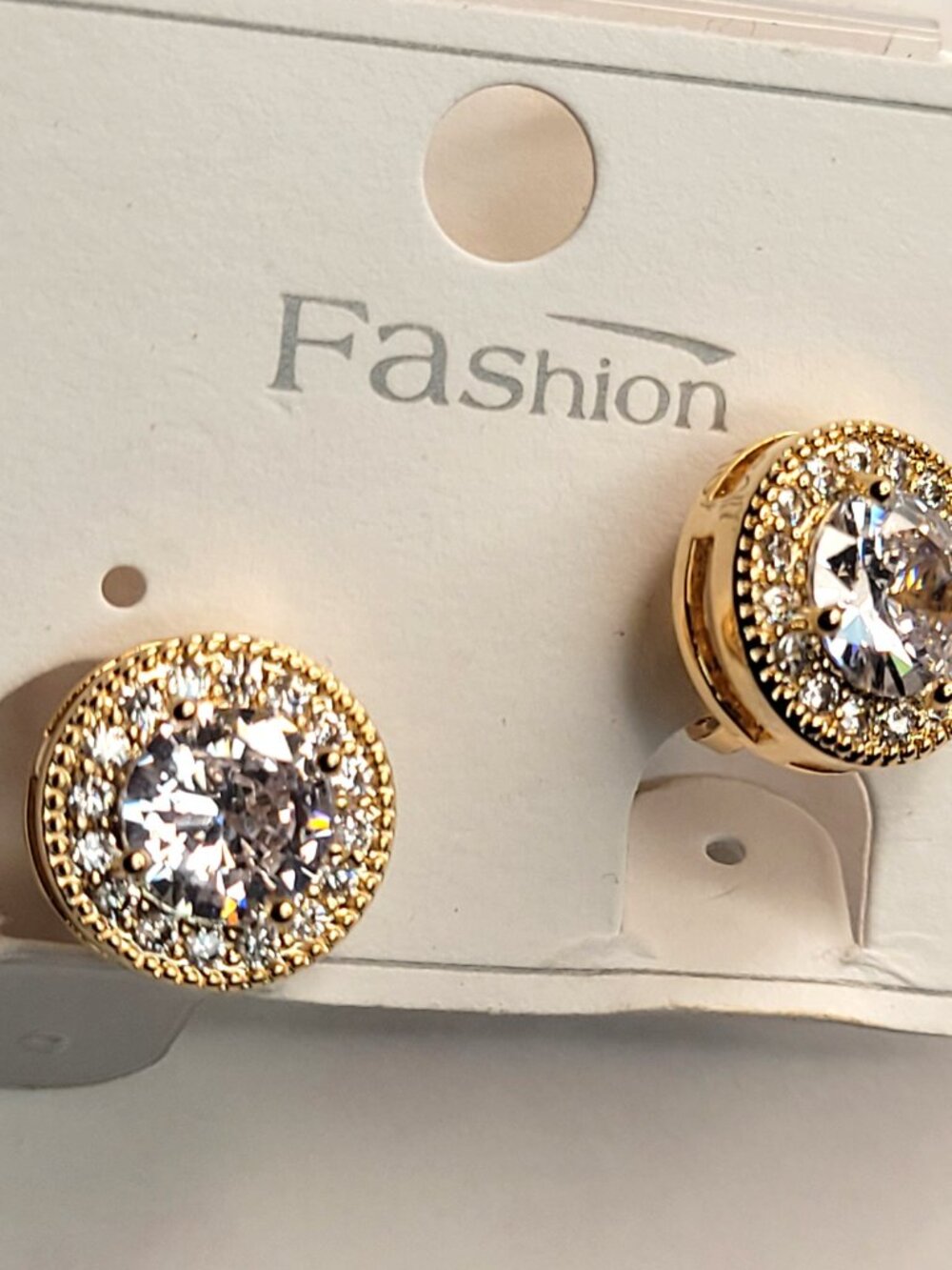 Womens Crystal Clip On Earrings Elegant Glitter Mini Earrings NEW - Picture 11 of 13